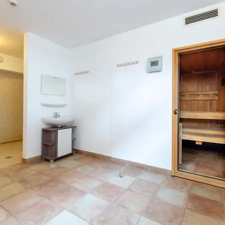 Spacious With Sauna, Near The Centre * Piesendorf